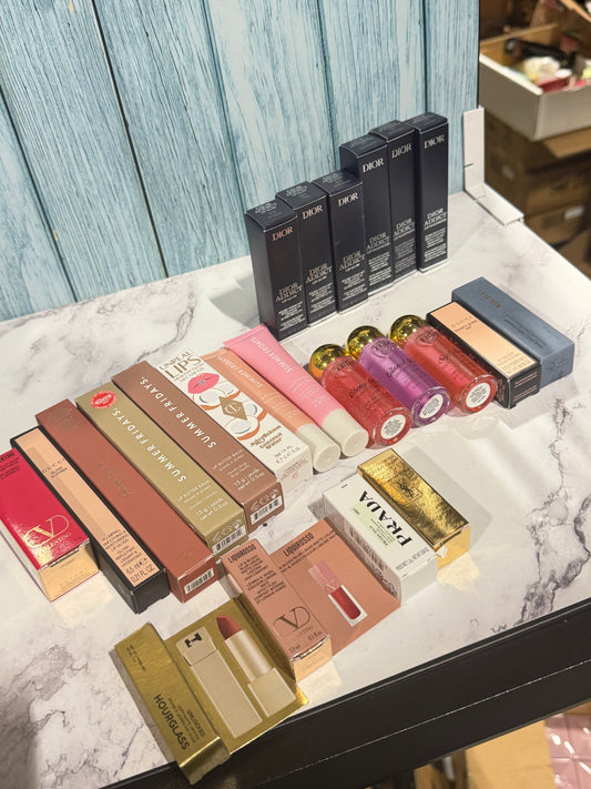 Flash sale Monday- bundle 4 Lippies